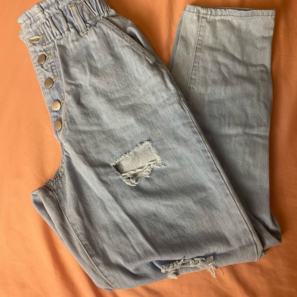 Forever 21 light wash jeans only wore a couple times